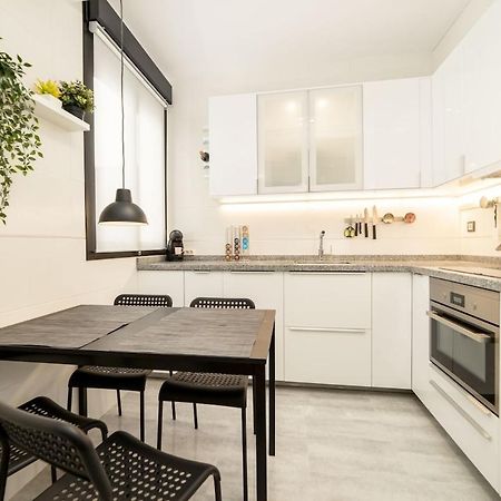 -Malagasunapts- Stylish City Centre Pool&Parking מראה חיצוני תמונה