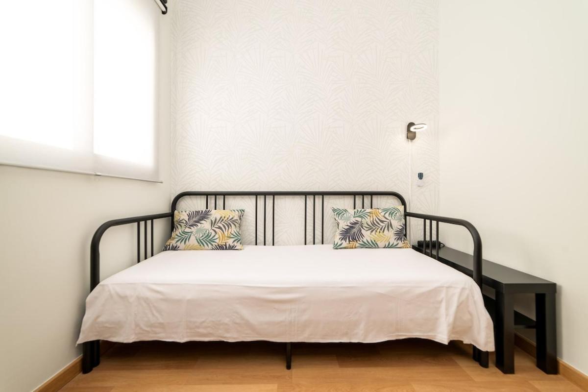 -Malagasunapts- Stylish City Centre Pool&Parking מראה חיצוני תמונה
