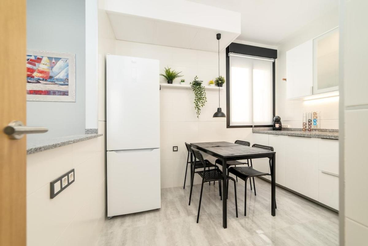 -Malagasunapts- Stylish City Centre Pool&Parking מראה חיצוני תמונה