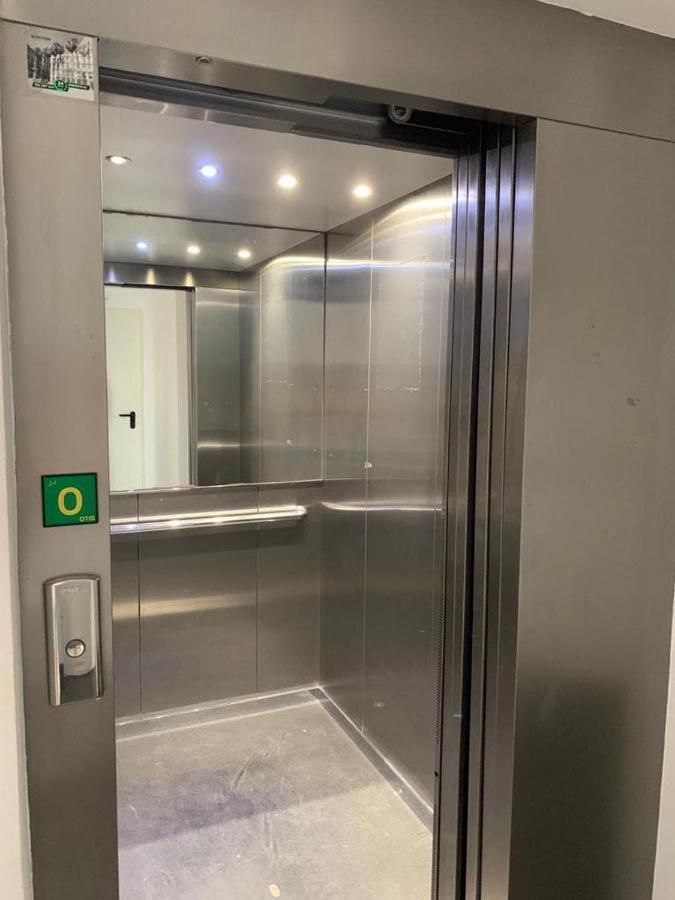 -Malagasunapts- Stylish City Centre Pool&Parking מראה חיצוני תמונה