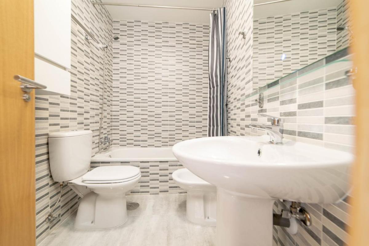 -Malagasunapts- Stylish City Centre Pool&Parking מראה חיצוני תמונה