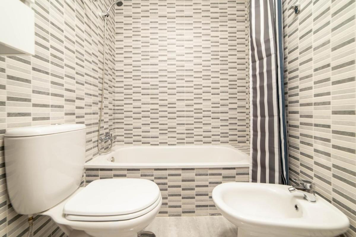 -Malagasunapts- Stylish City Centre Pool&Parking מראה חיצוני תמונה